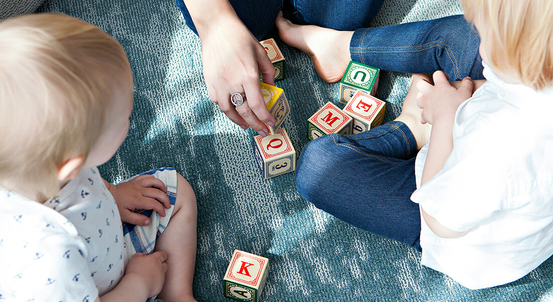 Leg med babyer. Foto: Marisa Howenstine, Unsplash