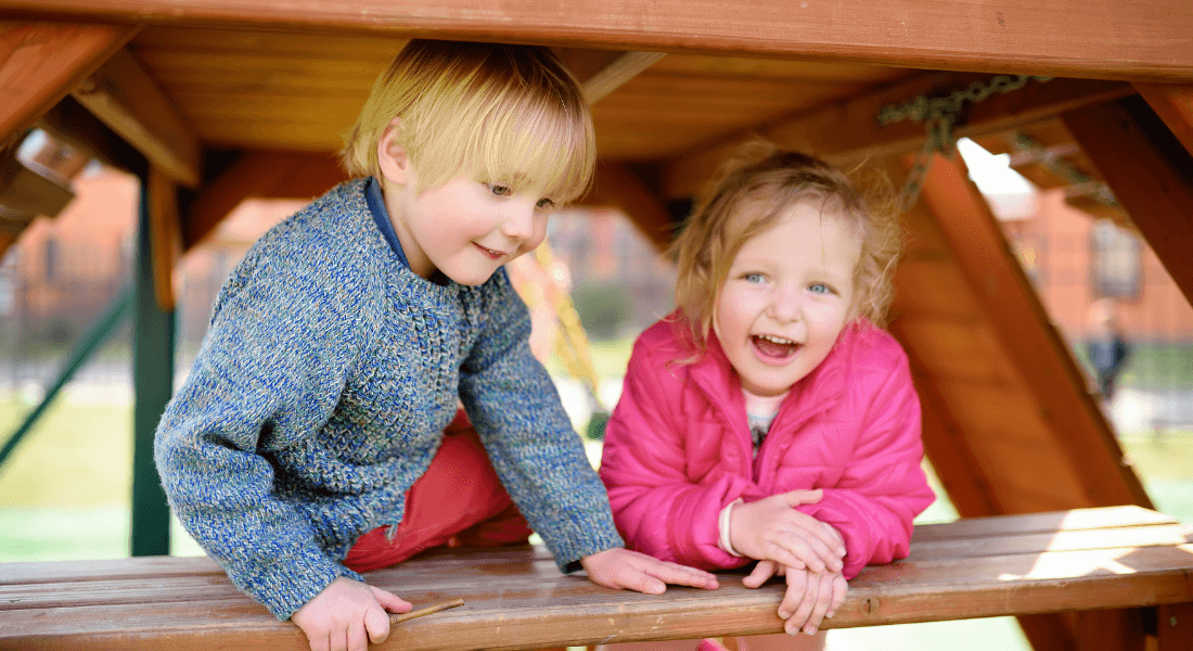 Børn på legeplads. Foto: Colourbox